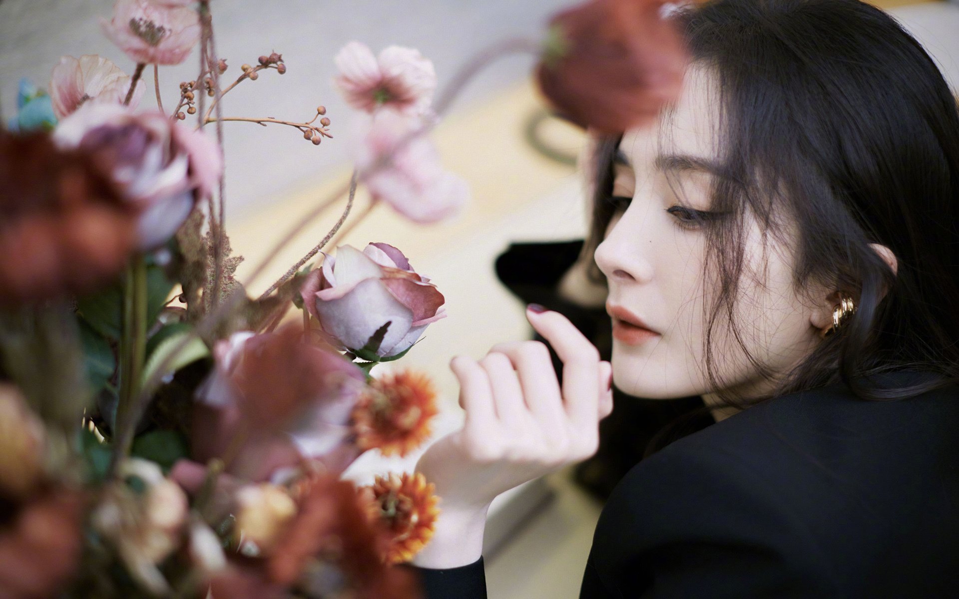 开云官方-“宽板滑水：东三叉湖赛场上演水上精灵的炫技表演”